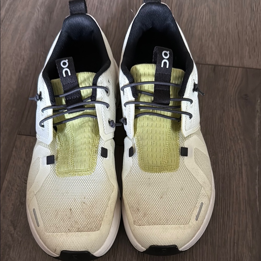 On cloud running shoes  - White and Green